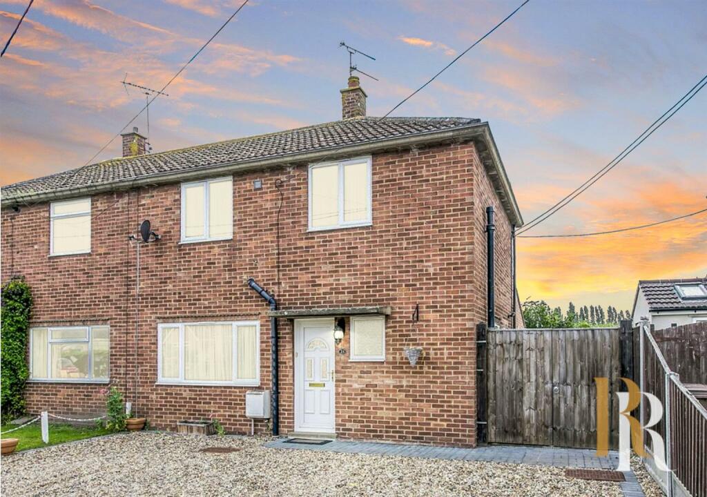 3 bedroom semidetached house for sale in Rectory Road, Little Oakley, CO12