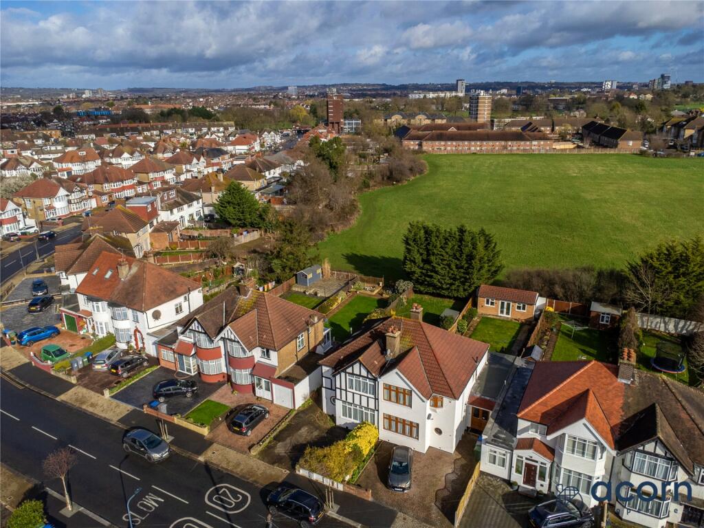 3 bedroom semidetached house for sale in Valley Drive, Kingsbury