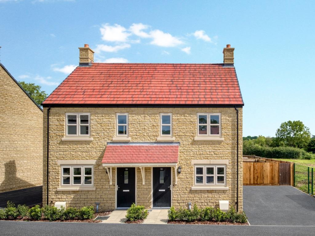 2 bedroom terraced house for sale in Banbury Road, Chipping Norton