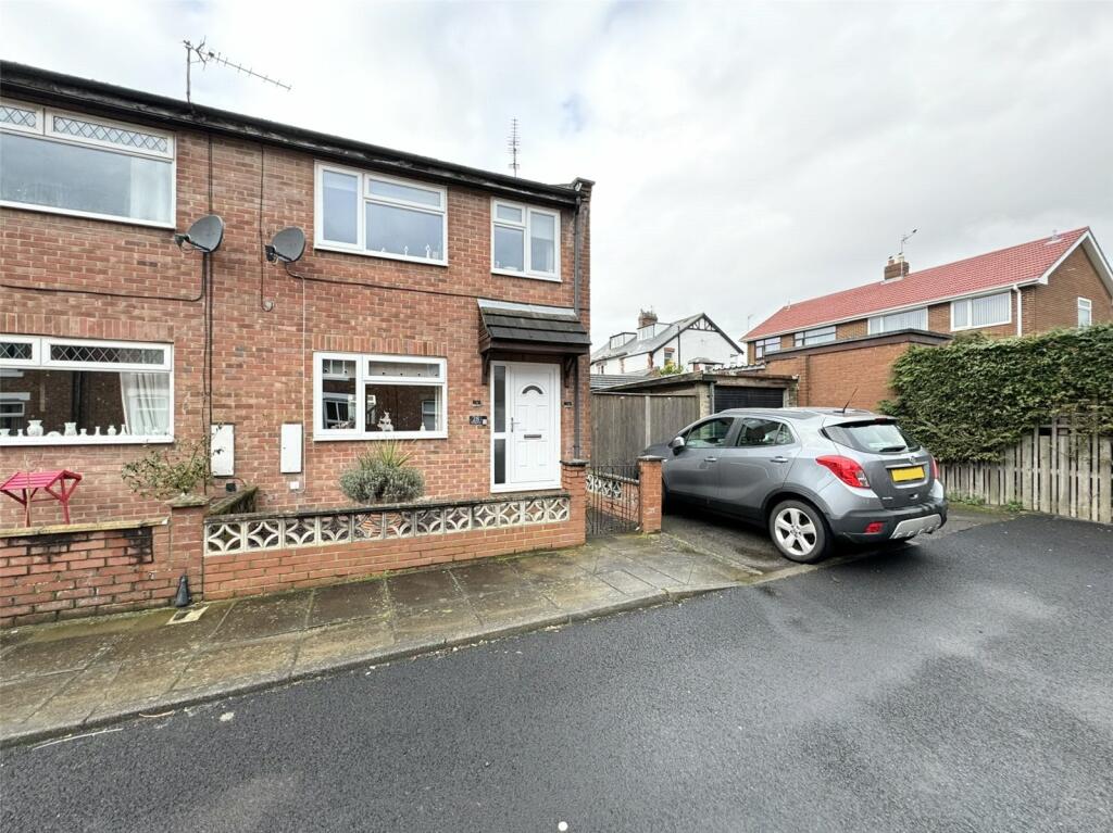 3 bedroom end of terrace house for sale in Ravensworth Avenue, Auckland, Co Durham, DL14