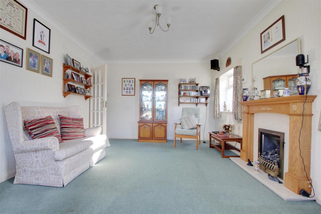3 bedroom detached bungalow for sale in Warnham Road, GoringBySea