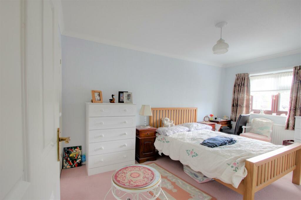 3 bedroom house for sale in Church Road, Rustington, Littlehampton, BN16
