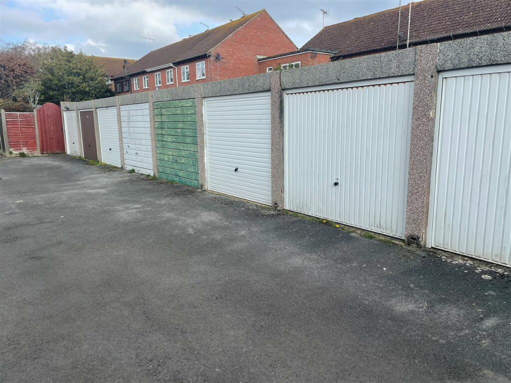 3 bedroom house for sale in Church Road, Rustington, Littlehampton, BN16