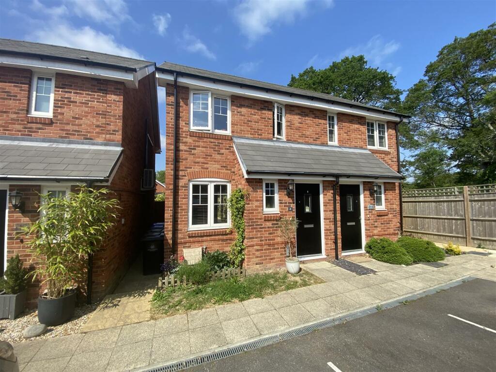 2 bedroom semidetached house for sale in Lobelia Drive, Worthing, BN13