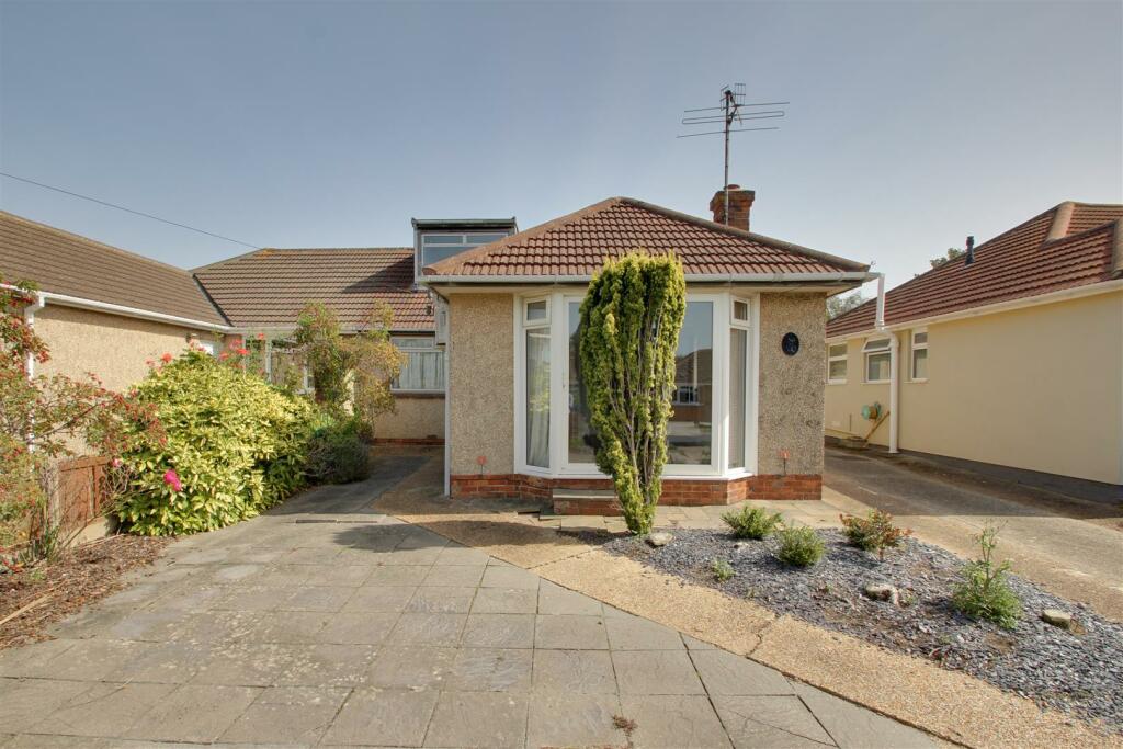 3 bedroom semidetached bungalow for sale in Barfield Park, Lancing, BN15
