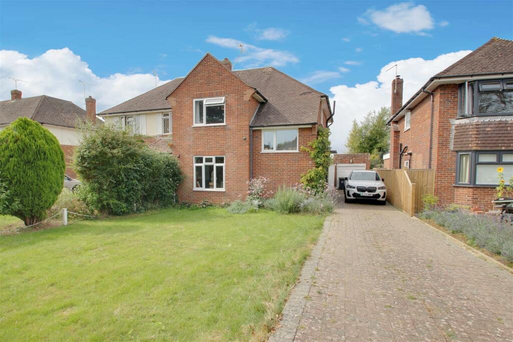 3 bedroom semidetached house for sale in The Boulevard, Worthing, BN13