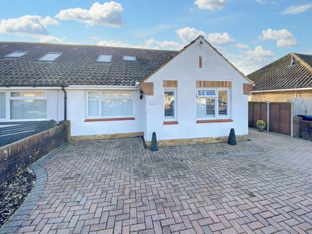 4 bedroom semidetached bungalow for sale in Muirfield Road, Worthing, BN13