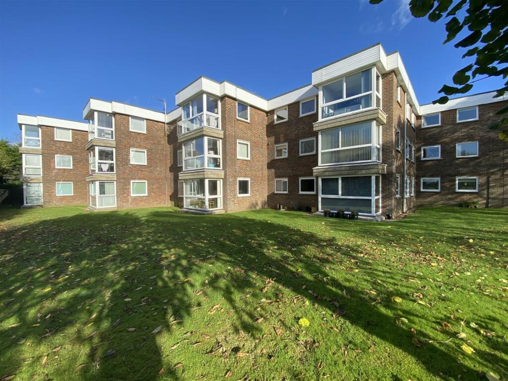 2 bedroom flat for sale in Goring Street, GoringBySea, Worthing, BN12