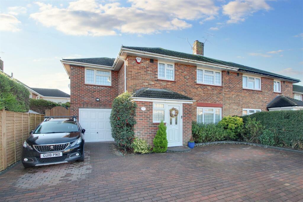 4 bedroom semidetached house for sale in Wiston Avenue, Worthing, BN14