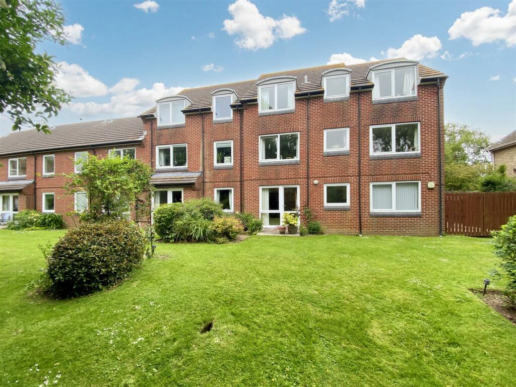 2 bedroom flat for sale in Goring Road, GoringBySea, BN12