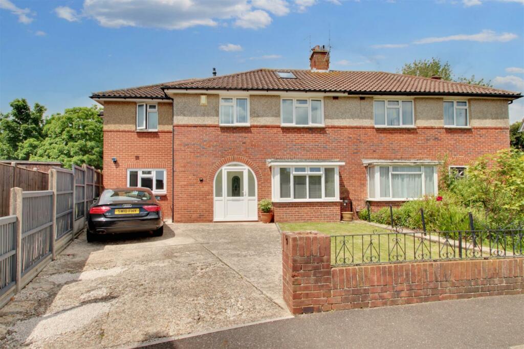 5 bedroom semidetached house for sale in Nutley Crescent, GoringBy