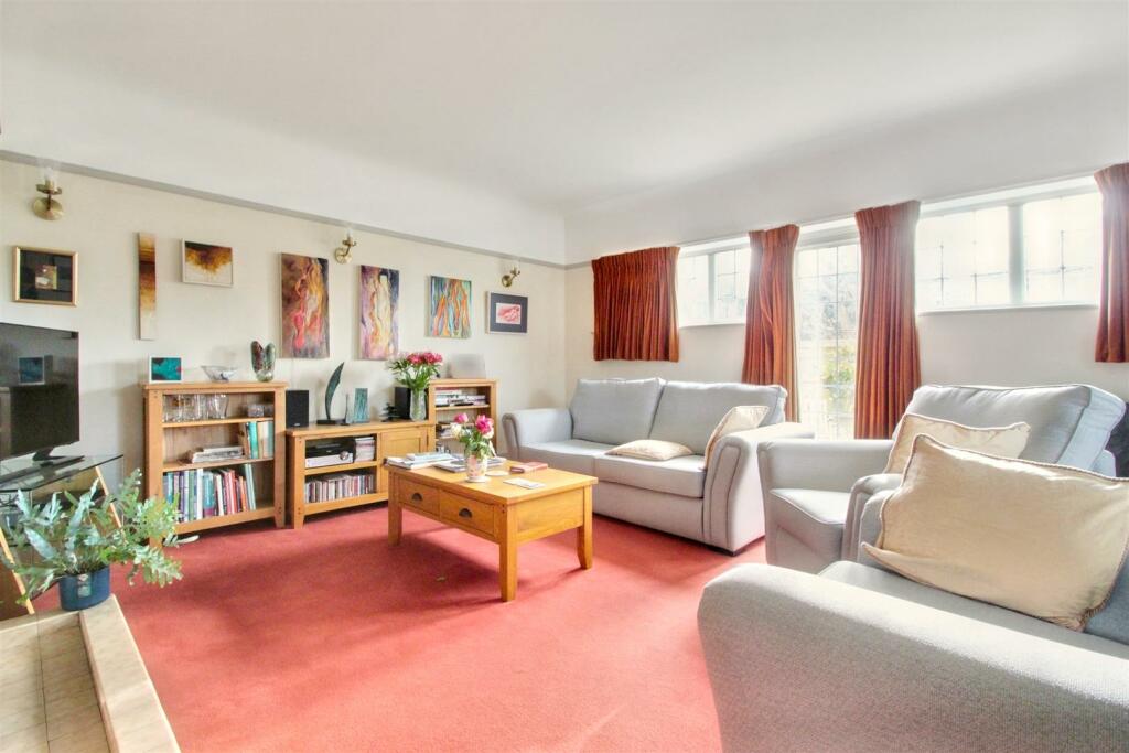 Additional property image - Wallace Avenue, Worthing