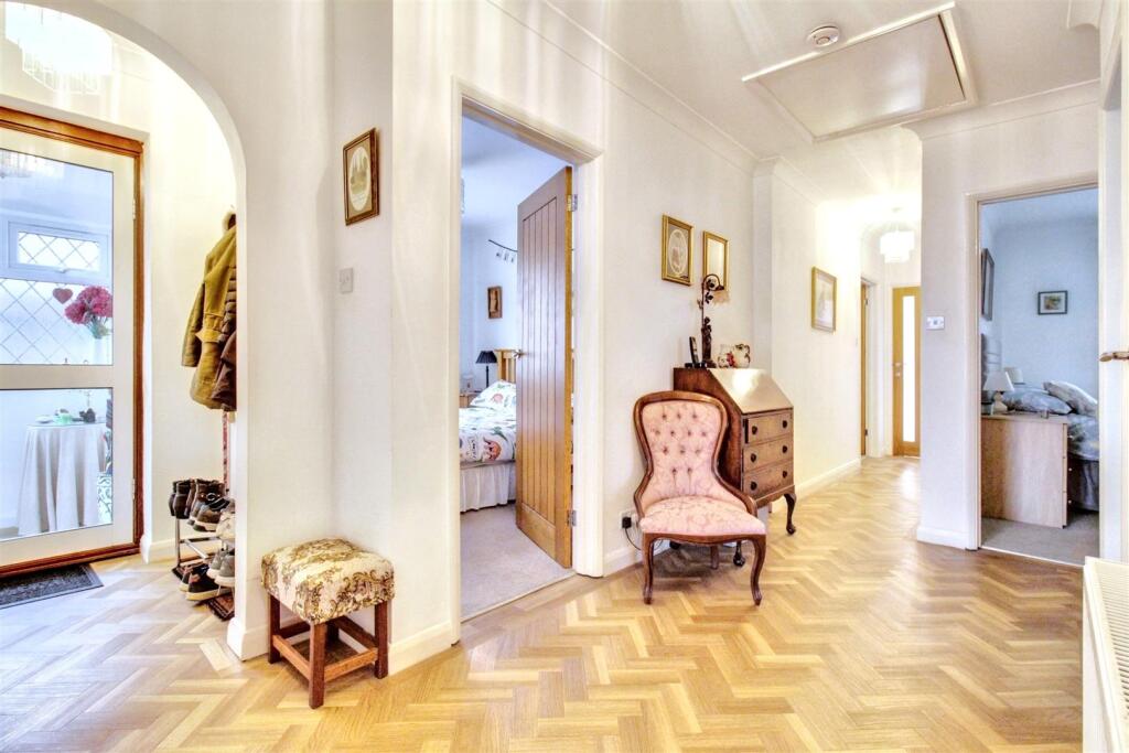 Additional property image - Alinora Crescent, Goring-By-Sea, Worthing