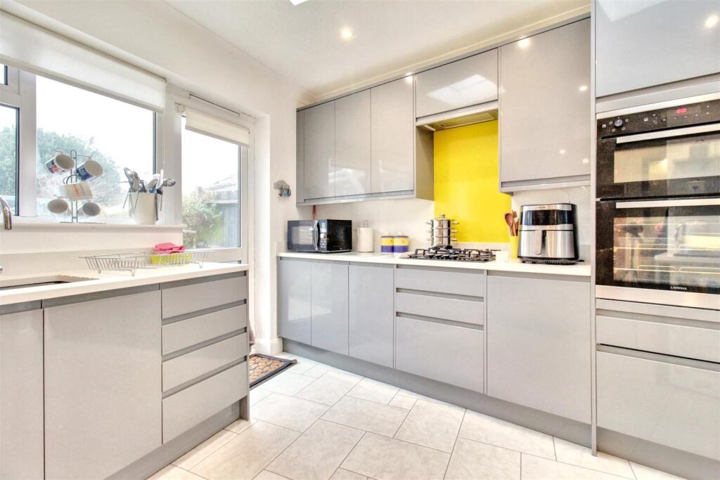 Additional property image - Alinora Crescent, Goring-By-Sea, Worthing