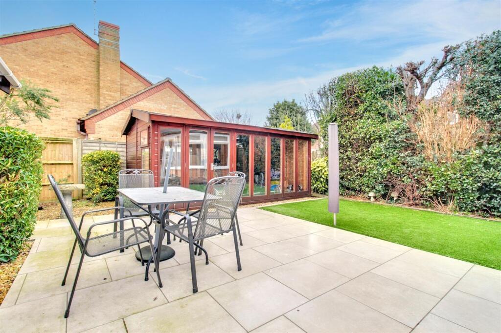 Additional property image - Glebeside Close, Worthing