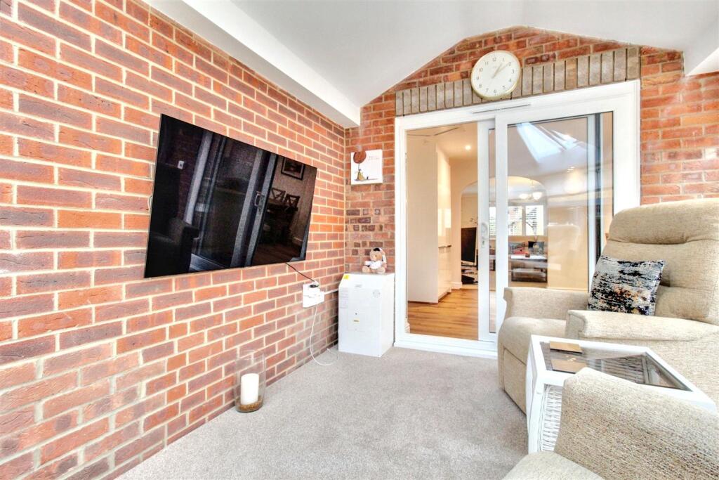 Additional property image - Glebeside Close, Worthing