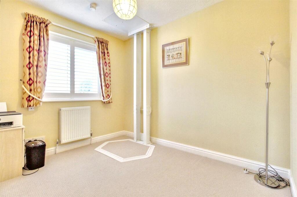 Additional property image - Glebeside Close, Worthing