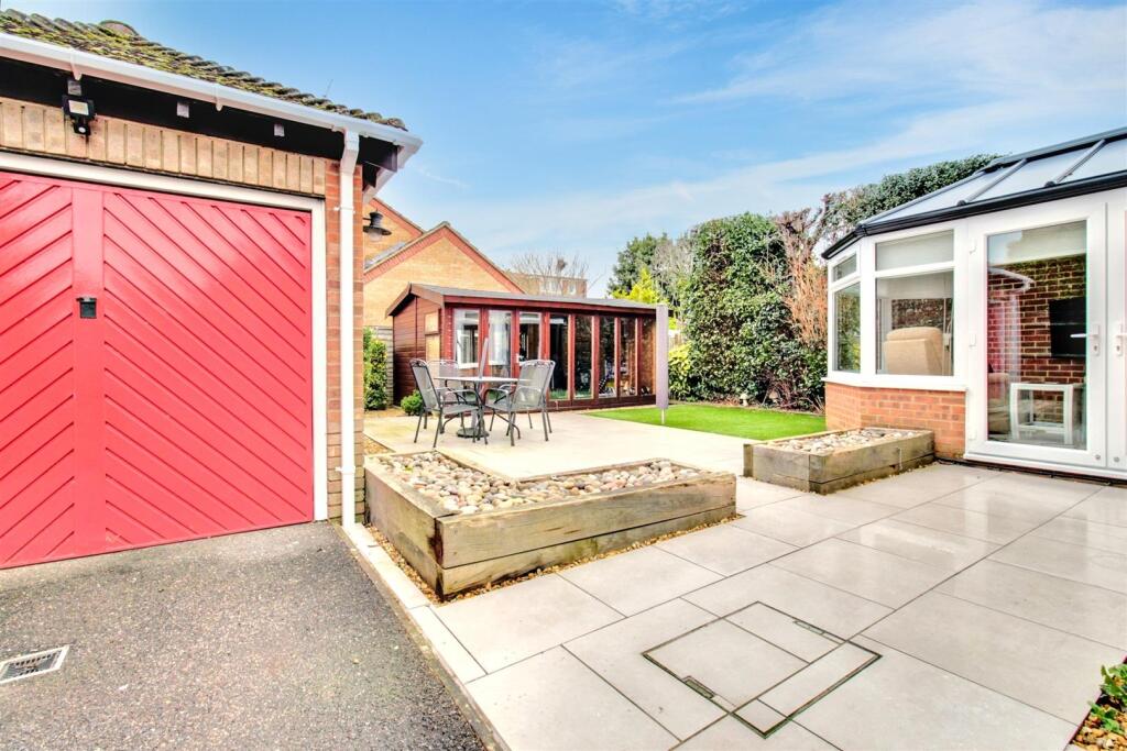 Additional property image - Glebeside Close, Worthing