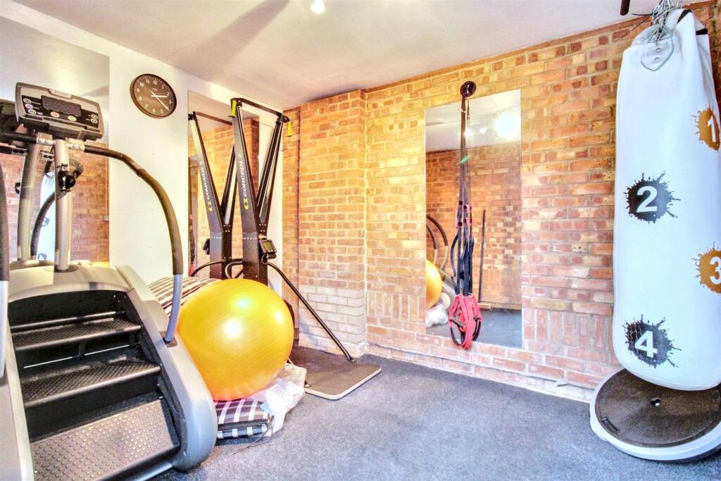 Additional property image - Glebeside Close, Worthing