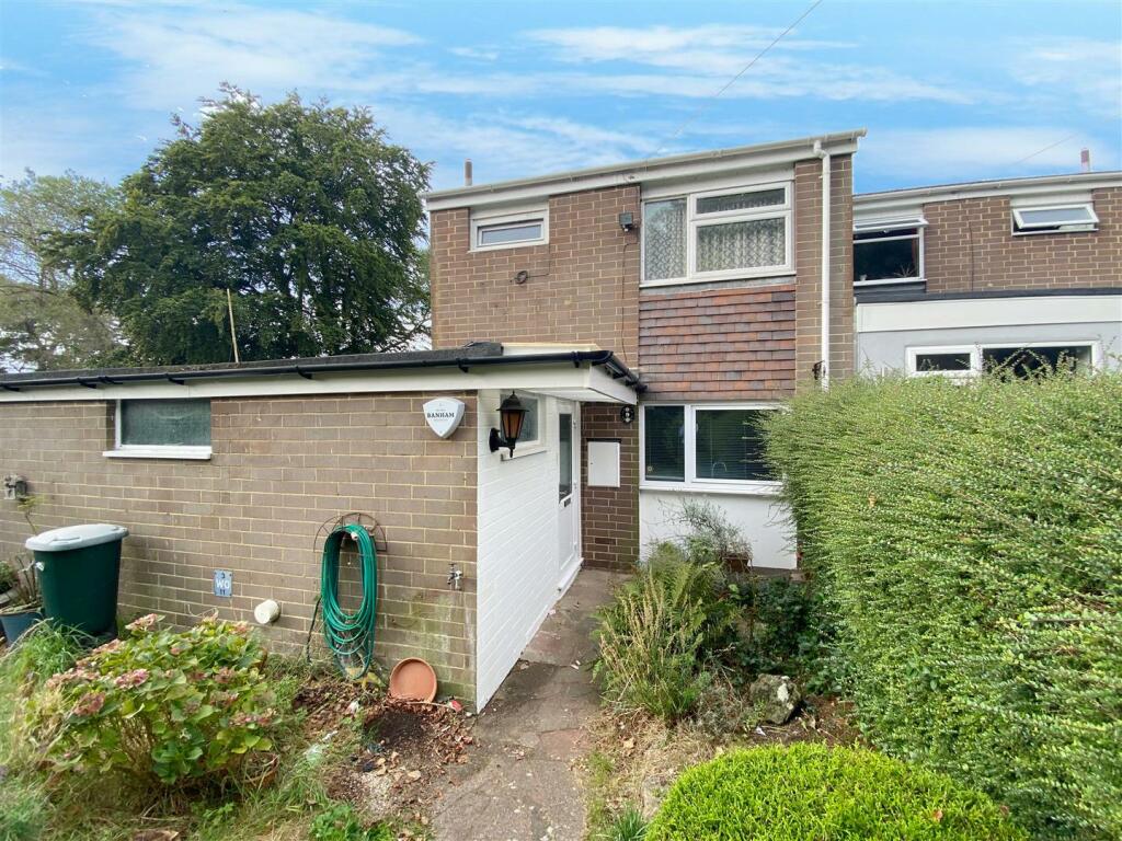 3 bedroom end of terrace house for sale in Hill Barn Lane, Worthing, BN14
