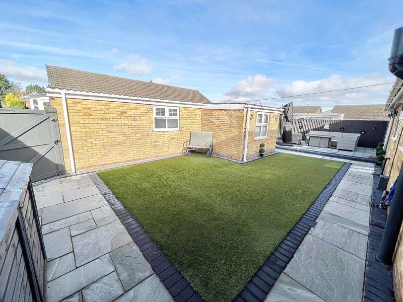 3 bedroom detached bungalow for sale in Beaumonde, HoltonLeClay, DN36