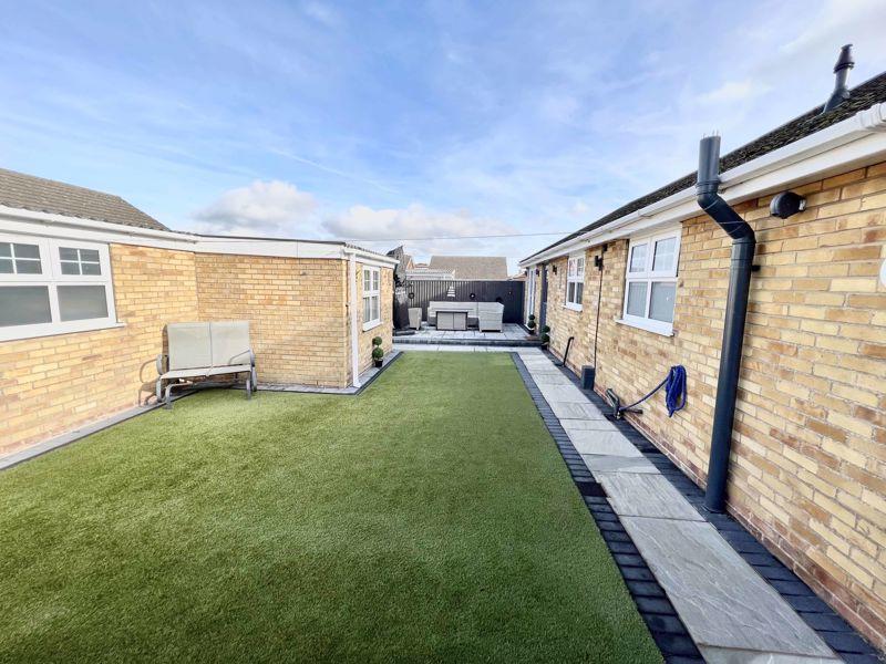 3 bedroom detached bungalow for sale in Beaumonde, HoltonLeClay, DN36