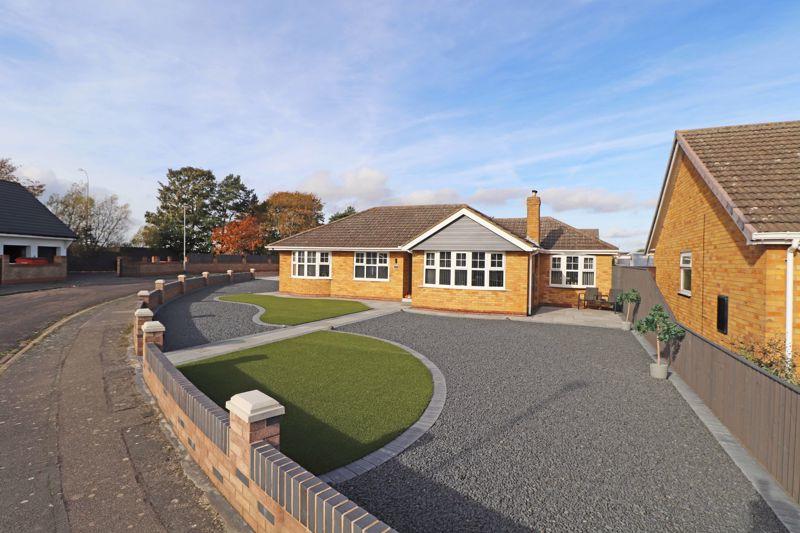 3 bedroom detached bungalow for sale in Beaumonde, HoltonLeClay, DN36