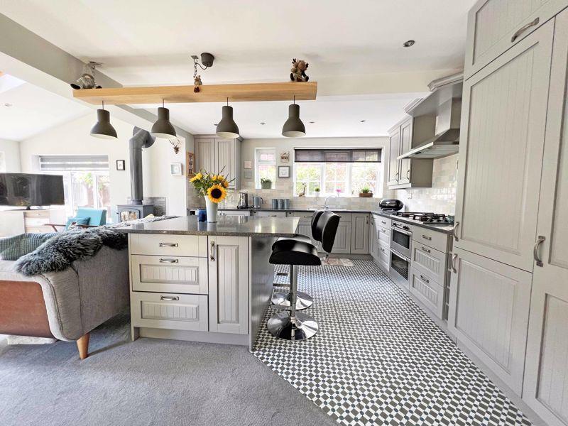 4 bedroom detached house for sale in Roundway, Grimsby, DN34