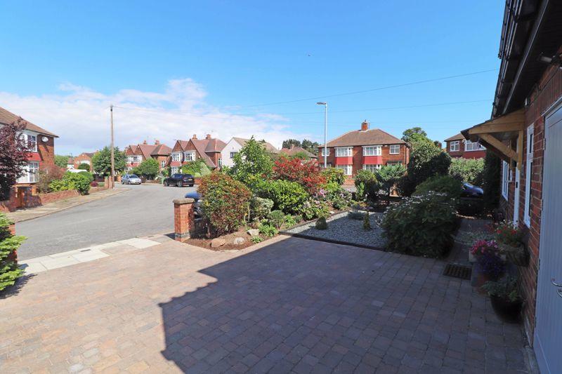4 bedroom detached house for sale in Roundway, Grimsby, DN34