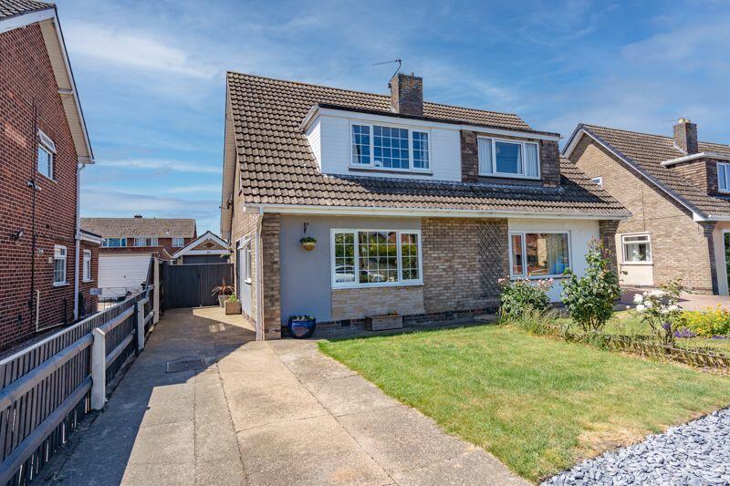 3 bedroom semidetached house for sale in Woodlands Avenue, Immingham, DN40