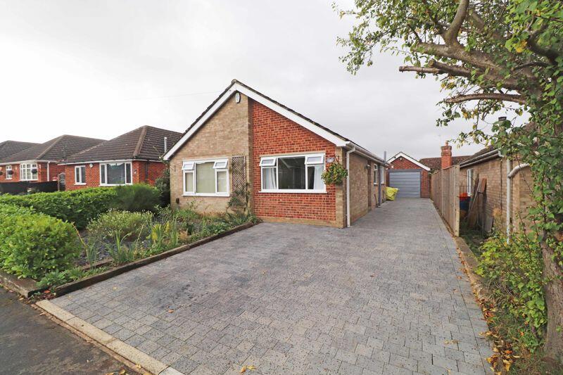 2 bedroom detached bungalow for sale in Chestnut Road, Waltham, DN37