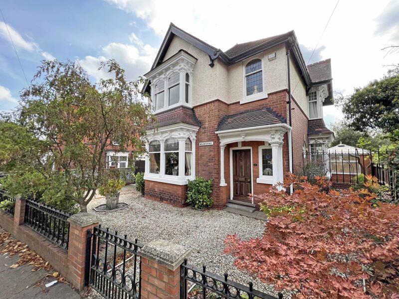 4 bedroom detached house for sale in Weelsby Road, Grimsby, DN32