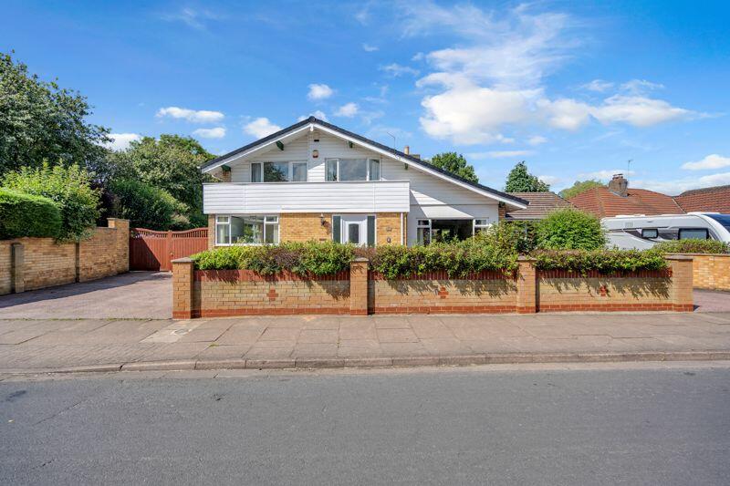 4 bedroom detached house for sale in Brian Avenue, Cleethorpes, DN35