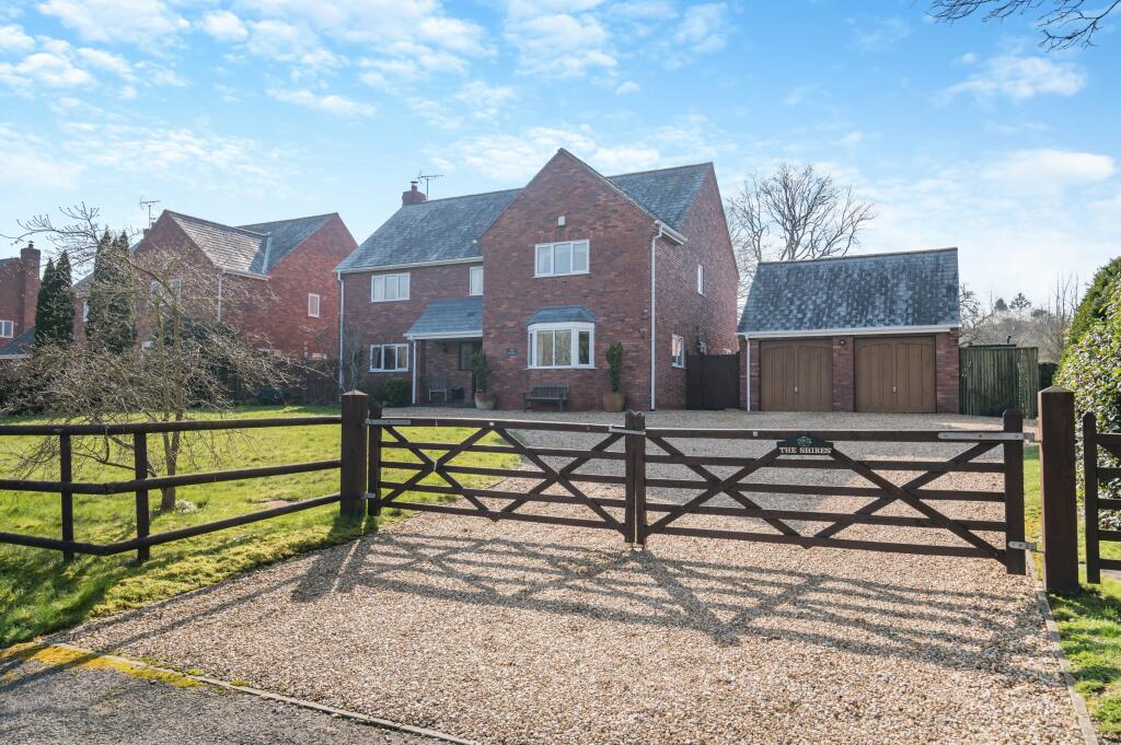5 bedroom detached house for sale in Burrups Lane, Gorsley, RossonWye