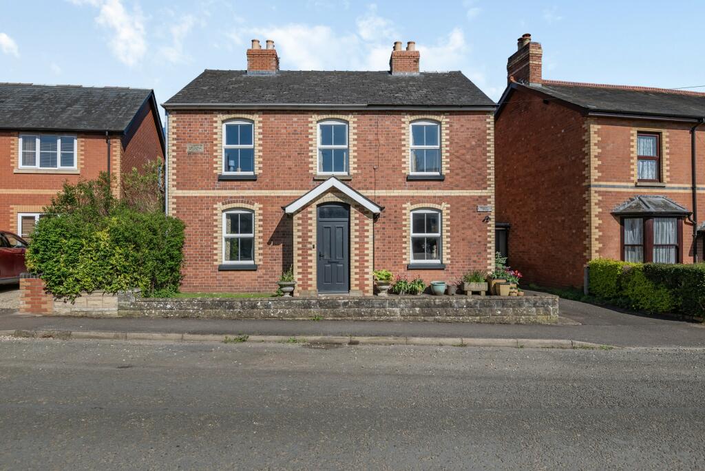 4 bedroom detached house for sale in Camp Road, RossonWye, HR9