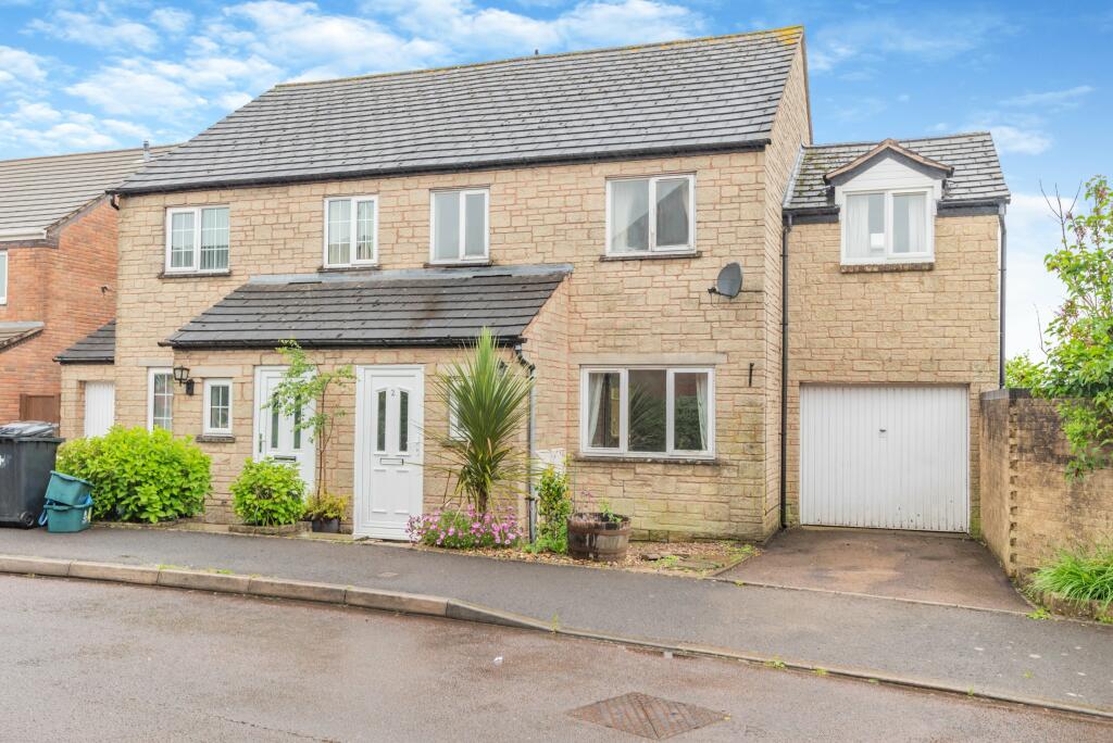 4 bedroom semidetached house for sale in Double View, Cinderford, GL14