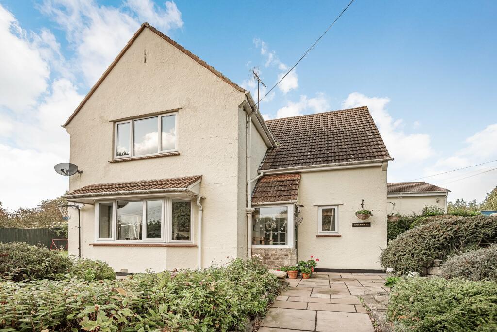 4 bedroom detached house for sale in Howle Hill, RossonWye, HR9