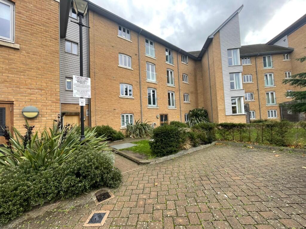 Main image of property: New Mossford Way, Ilford, Essex, IG6