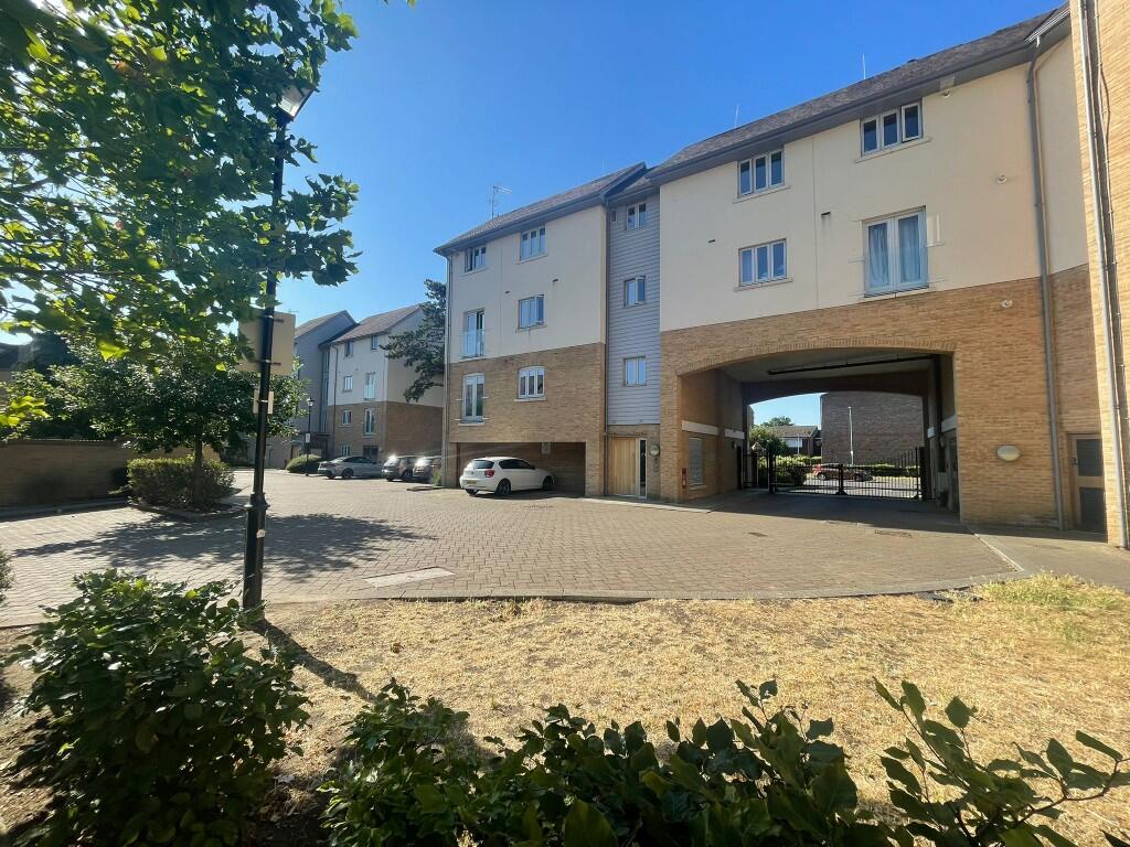 Main image of property: New Mossford Way, Barkingside, London, IG6