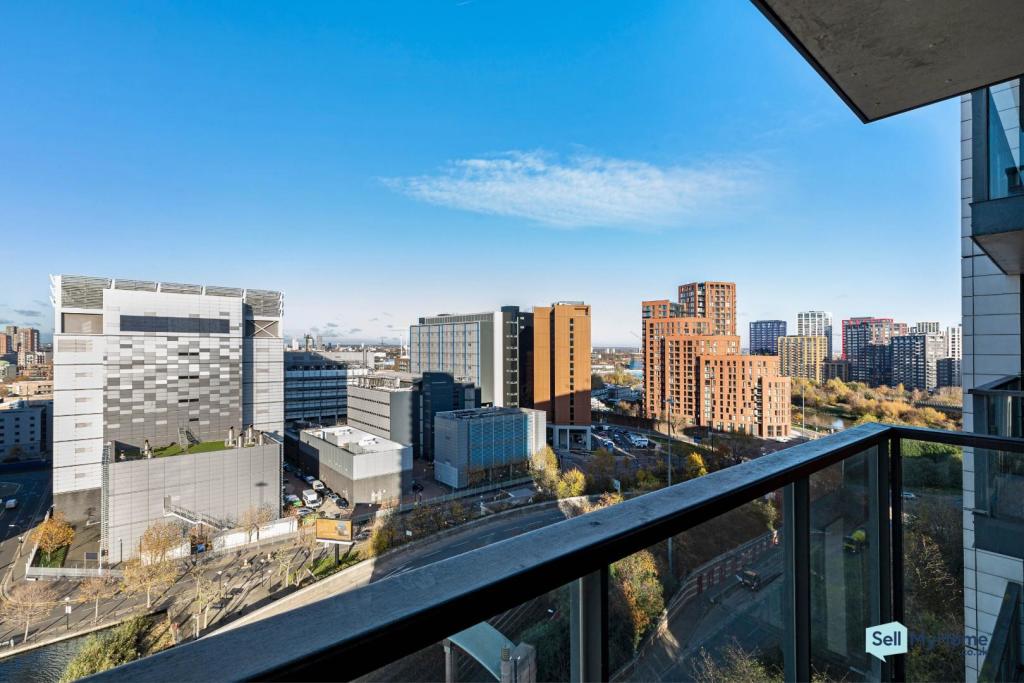 1 bedroom apartment for sale in Elektron Tower, Blackwall Way, London, E14