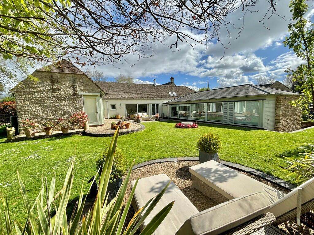 4 bedroom detached house for sale in Wheatsheaf Lane, SN16