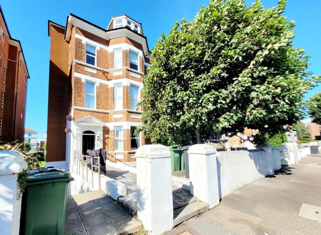 1 bedroom apartment for sale in Flat , Jevington Gardens, Eastbourne, BN21
