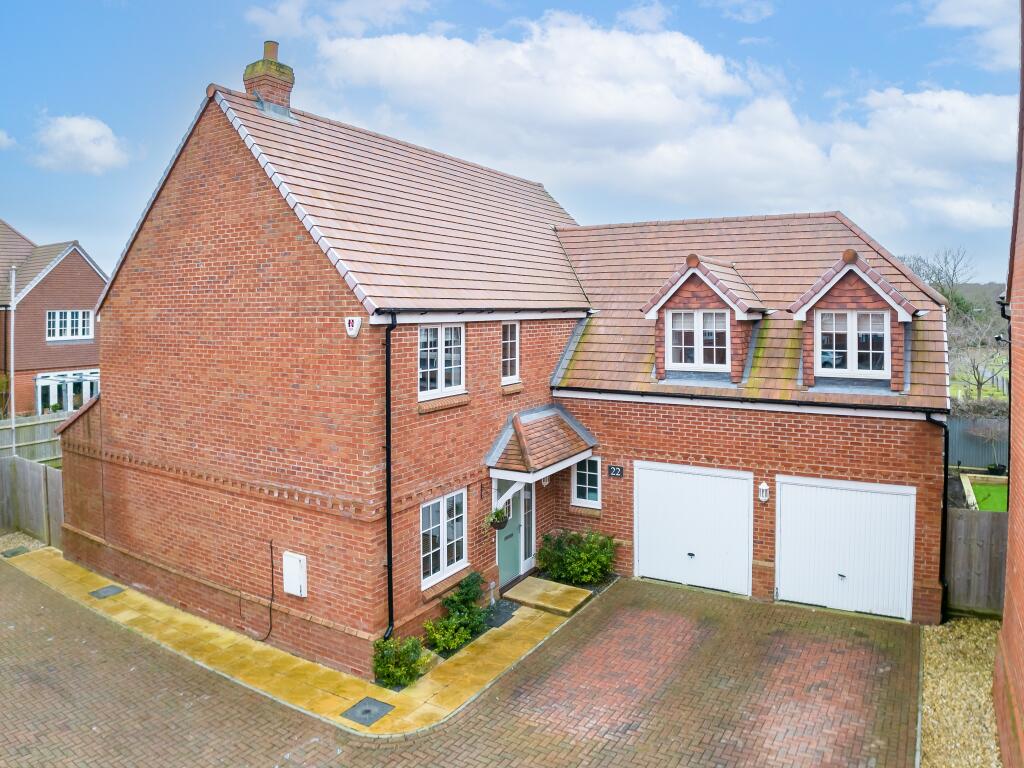 5 bedroom detached house for sale in Coach Barn Lane, Hailsham, BN27