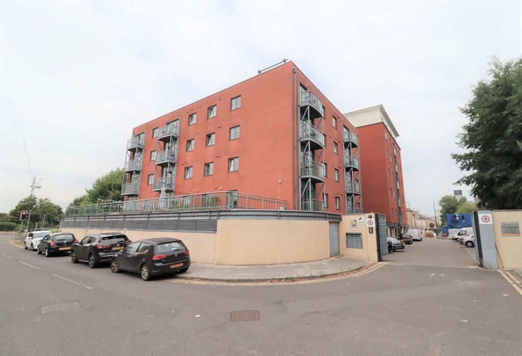 Main image of property: South Mews, Magretian Place, Cardiff  CF10 4DR