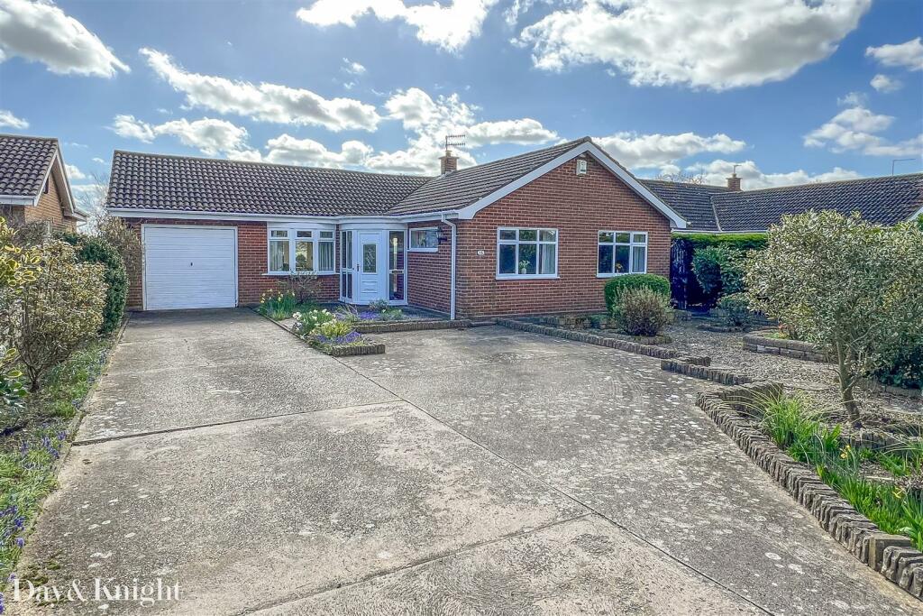 3 bedroom detached bungalow for sale in School Road, Ringsfield