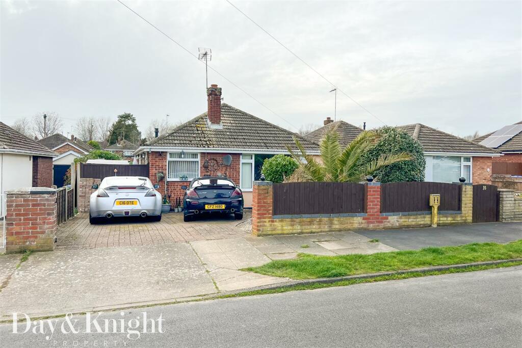 3 bedroom detached bungalow for sale in Orford Drive, Lowestoft, NR32