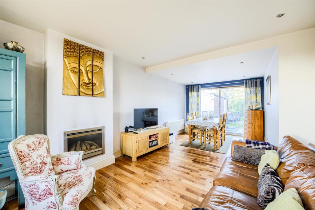 3 bedroom detached house for sale in Main Road, Wyre Piddle, Pershore, WR10