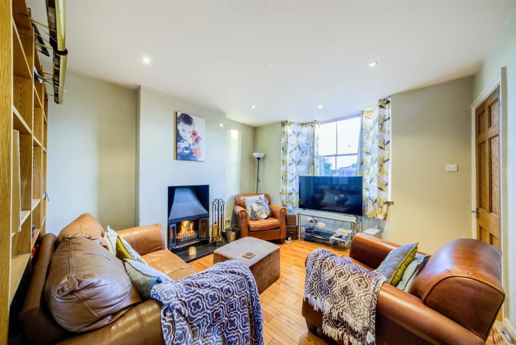 3 bedroom detached house for sale in Main Road, Wyre Piddle, Pershore, WR10