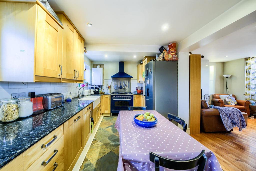 3 bedroom detached house for sale in Main Road, Wyre Piddle, Pershore, WR10