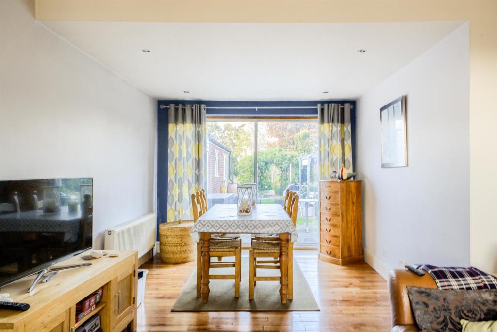 3 bedroom detached house for sale in Main Road, Wyre Piddle, Pershore, WR10